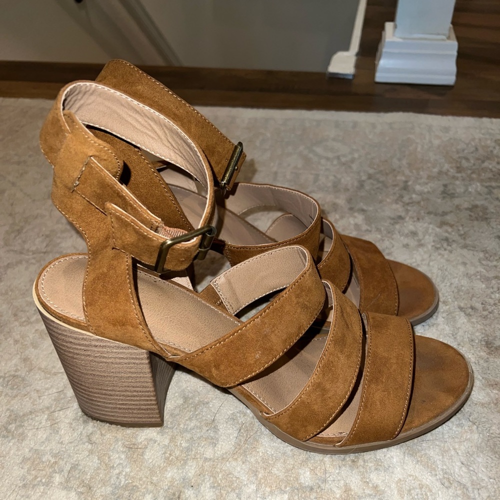 Bootie/ Heels - Picture 2 of 3